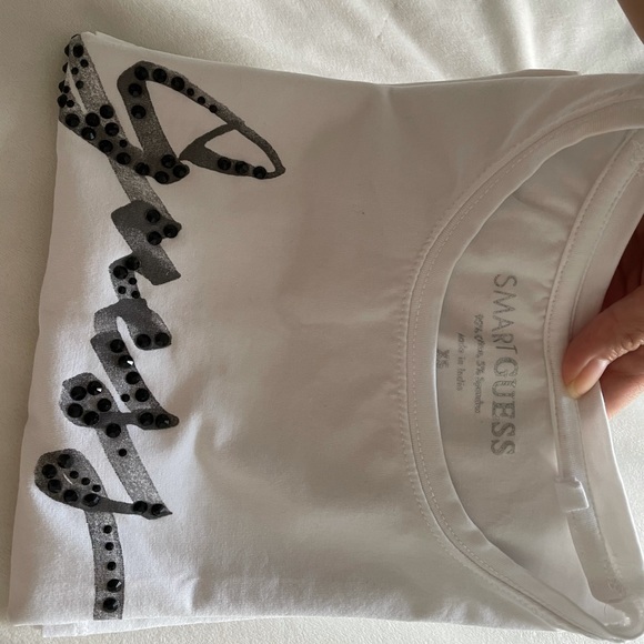 NEW: Guess White T-Shirt - Picture 3 of 3